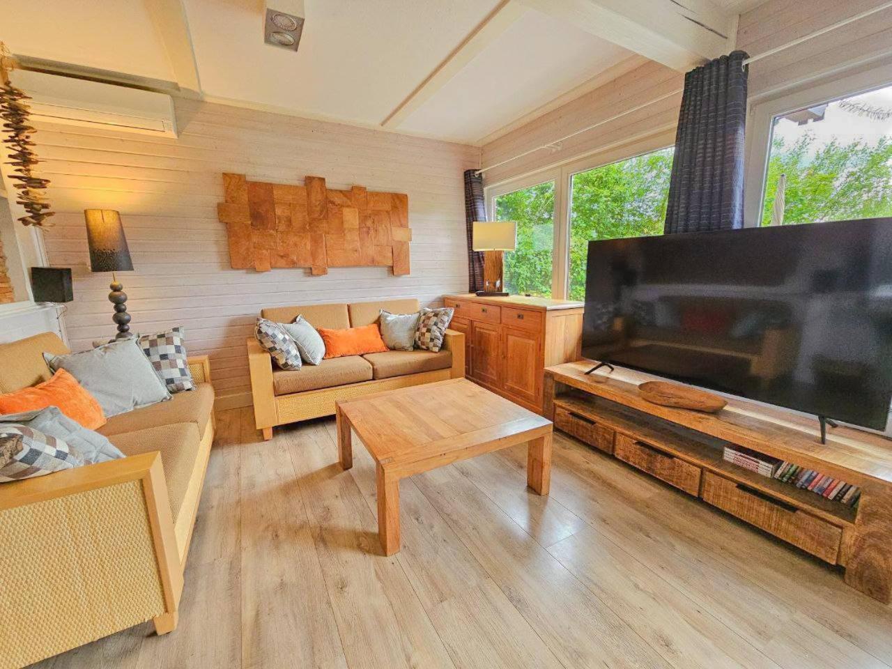 Ferienhaus "Gestiefelter Kater" Am See Im Bergland Kirchheim  Buitenkant foto